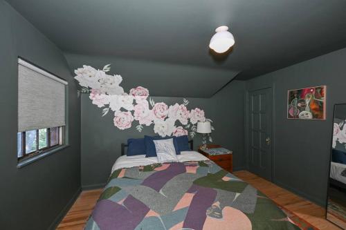SuperHost PLUS ~ Designer Inspired Boynton Bungalow in Cleveland Heights, USA