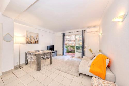 Wide 2 BR balcony off Croisette and Martinez tennis quiet residence lift - Location saisonnière - Cannes