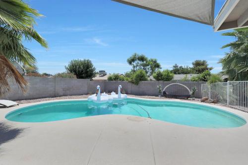 Oasis on 12th - 3 Bed with Pool ,BBQ & Fire Pit