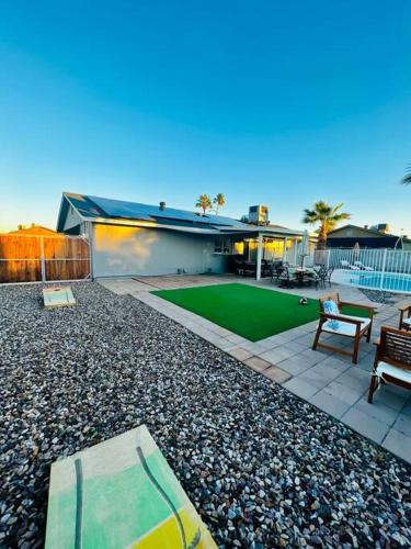 Oasis on 12th - 3 Bed with Pool ,BBQ & Fire Pit