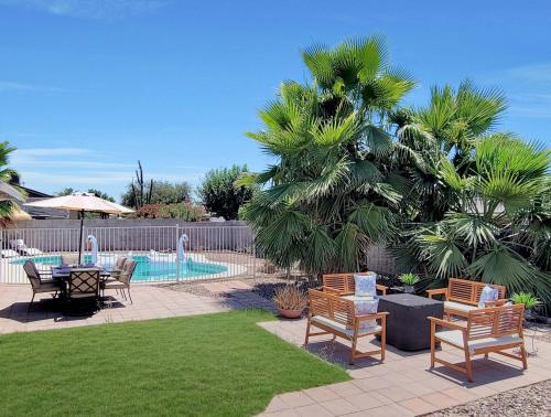Oasis on 12th - 3 Bed with Pool ,BBQ & Fire Pit