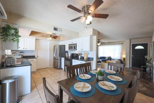 Oasis on 12th - 3 Bed with Pool ,BBQ & Fire Pit