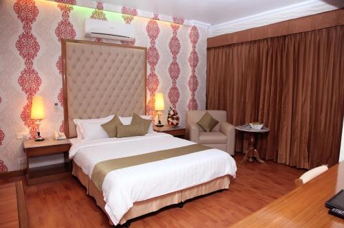 Hotel Swiss Garden Located in Banani, Hotel Swiss Garden is a perfect starting point from which to explore Dhaka. Featuring a complete list of amenities, guests will find their stay at the property a comfortable one. 24