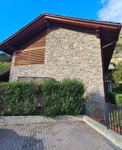 Casa Vignolet : la finestra su Pont-Saint-Martin