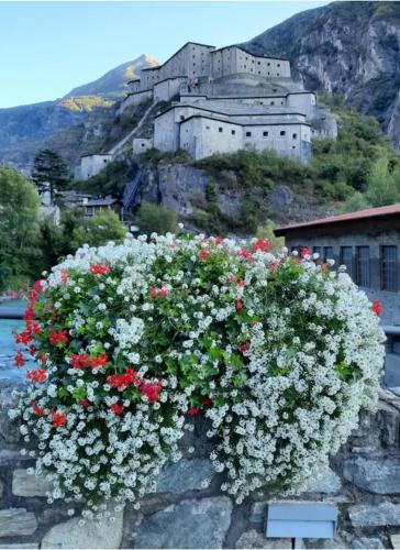 Casa Vignolet : la finestra su Pont-Saint-Martin