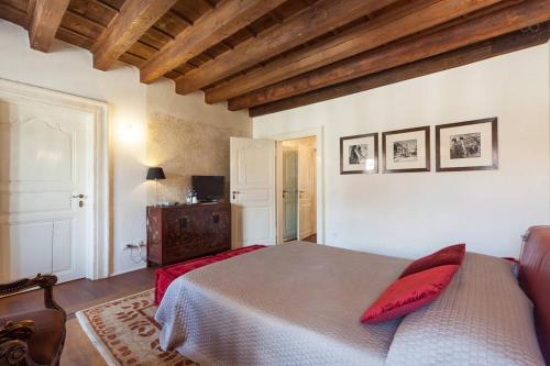 Truly Verona - image 10