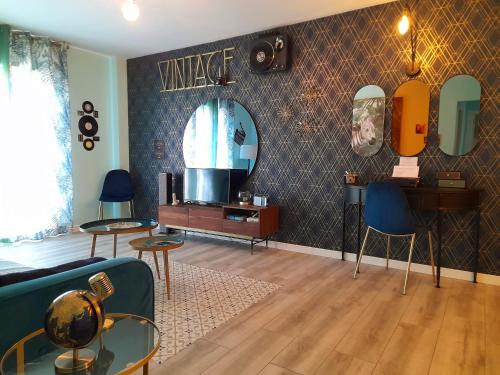  80s Loft ViNTAGE 15´ Málaga Airport Free Guest Parking in Alhaurín de la Torre