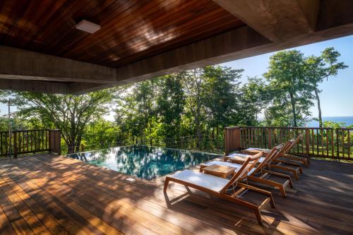 Balcony/terrace, Secret Bay in Portsmouth