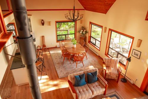 The Overlook, Luxury Lakeside Home with Dock, Harrison Hot Springs (foto 7)