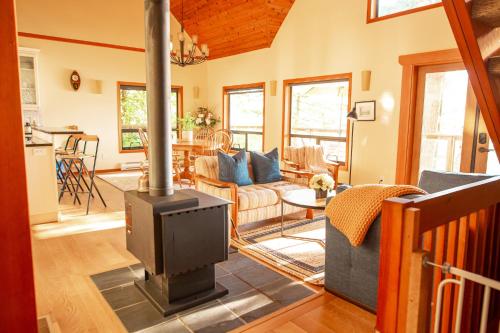The Overlook, Luxury Lakeside Home with Dock, Harrison Hot Springs (foto 8)