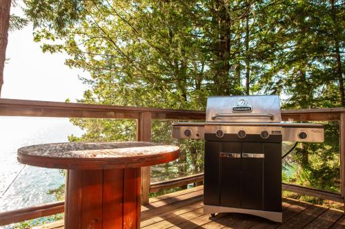 The Overlook, Luxury Lakeside Home with Dock, Harrison Hot Springs (foto 6)