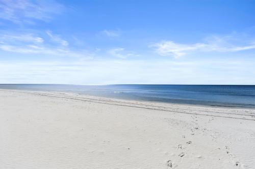Boardwalk Beach Resort by Panhandle Getaways - image 14