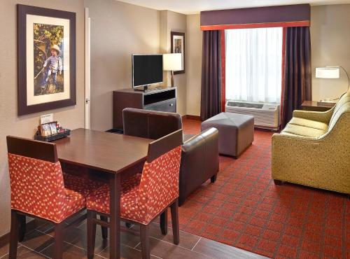 One-Bedroom King Suite - Non-Smoking image 2