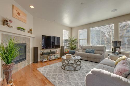 Arvada Home with Deck and Yard Less Than 16 Mi to Boulder! in Arvada, USA