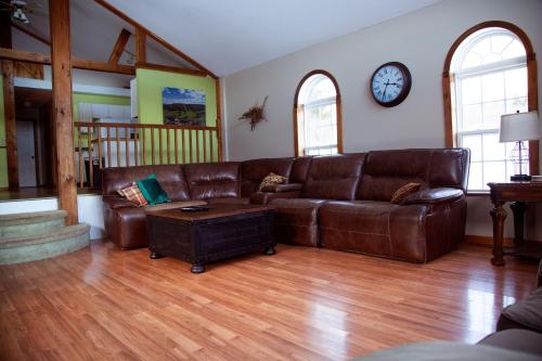 The Maples - Hot tub! Amazing views, pets welcomed in Ellicottville, USA