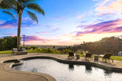 Hollywood Hills Luxury Modern Home with Pool & Sunset views in Los Angeles, USA