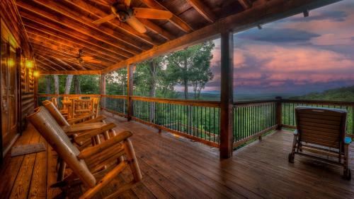 Four-Bedroom Holiday Home room in Lake Vista Lodge- Beautiful Mountain and Lake View | Hot Tub | Game Room | Firepit