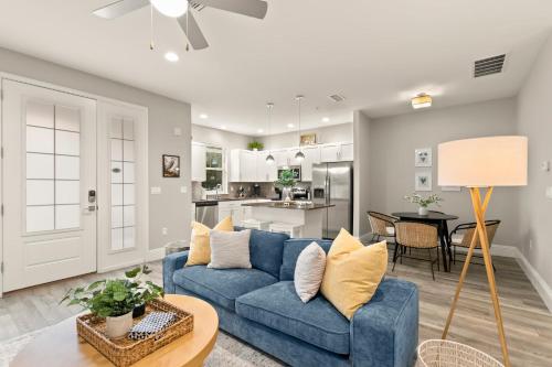 NEW! Canopy Cabana - Luxury Downtown Apartment