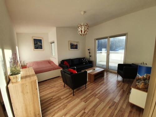 Apartment with Mountain View