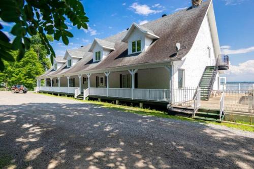 Sleeps 30
