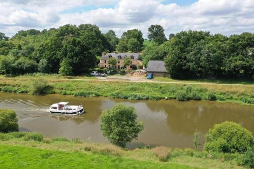 Maison au calme pour 12 personnes - Location saisonnière - La Chapelle-de-Brain