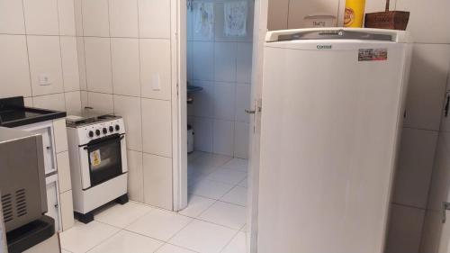 グアルジャ Apartamento praia do tombo Guaruja 4つ星 シングルルーム レストラン