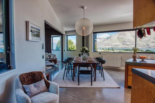 Private, Modern, Views, HotTub, Walkable, Awarded, Queenstown (photo 10)