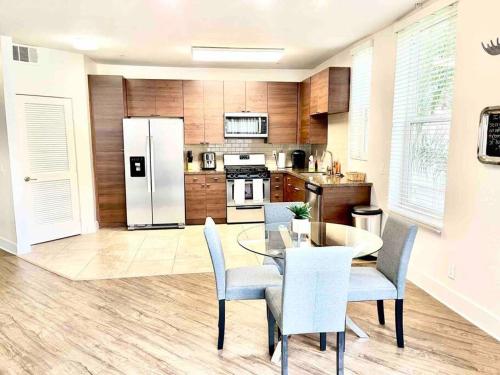 Spacious 2 Bedroom Venice Beach Villa