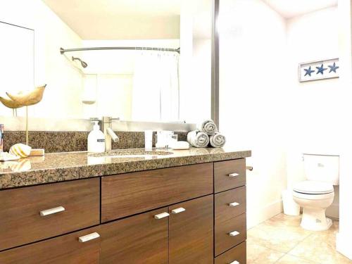 Spacious 2 Bedroom Venice Beach Villa