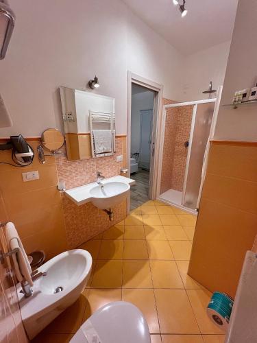 Deluxe Double Room image 6