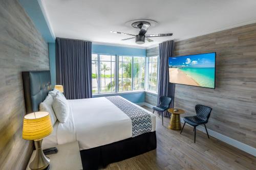 King Room with Sea View room in Colony Hotel