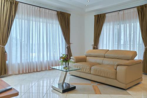 Modern 3 Bed Spacious Apartments