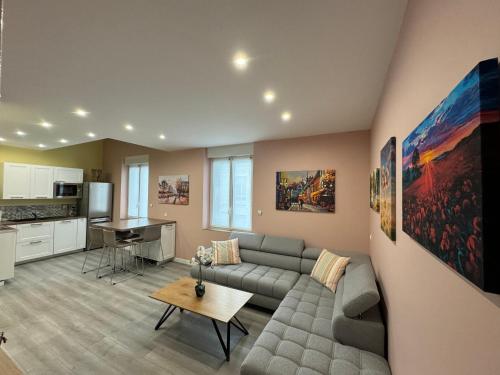 70m2 climatisé - Parking privé - Terrasse - 2 chambres - Lycée Roosevelt - Reims Arena (70m2 climatise - Parking prive - Terrasse - 2 chambres - Lycee Roosevelt - Reims Arena) in 拉納維萊特