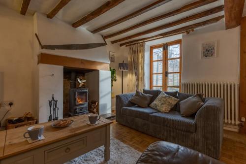 14th-century cosy 3-bed cottage Business stays