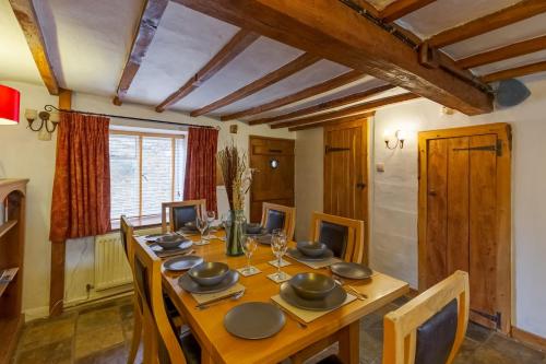 14th-century cosy 3-bed cottage Business stays