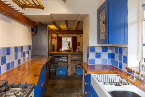 14th-century cosy 3-bed cottage Business stays