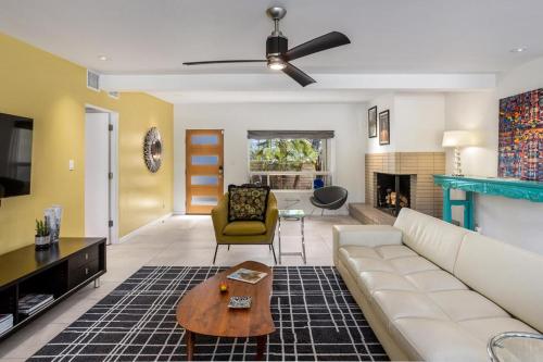 MidMod McManus in Palm Springs, USA