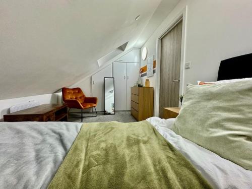 Stylish one bedroom & a sofa bed