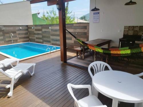 Casa com piscina em Zimbros