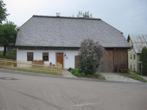 Sunny holiday home near the forest