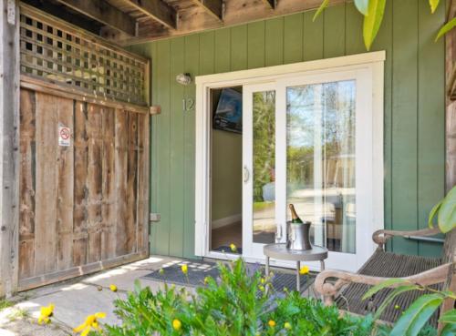 บริการและสิ่งอำนวยความสะดวก, โบเดกา เบย์ อินน์ (Bodega Bay Inn) in โบเดกาเบย์ (CA)