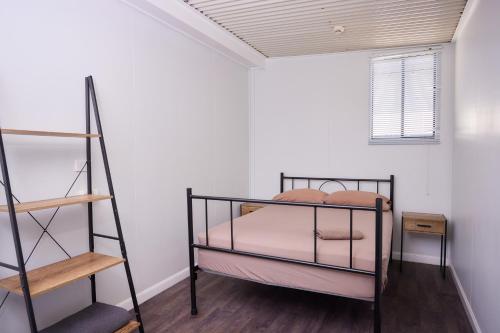 Cairns City Backpackers Hostel Room Type - Double Room with Shared Bathroom