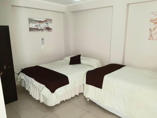 1 double bed, 2 twin beds