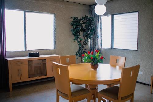 One-Bedroom Apartment image 5