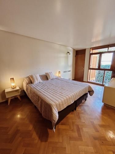 Five-Bedroom House image 9