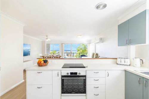 Cozinha, Sunset Towers 8, 25 Donald St - heart of town with water views in Nelson Bay
