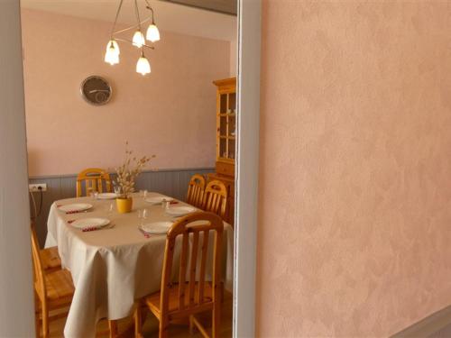 Apartment image 8