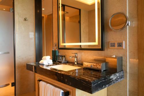 DoubleTree by Hilton Hotel Anshun Room Type - KING GUEST ROOM