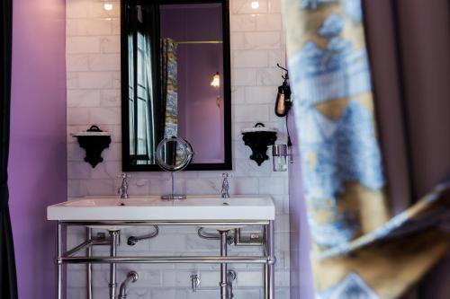 522494989 DE Phanakron Boutique Hotel