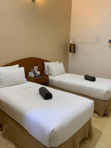 2 twin beds